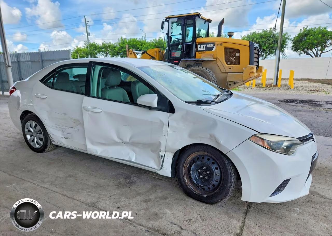 2015 Toyota Corolla Le VIN:2T1BURHE8FC468784 - 4