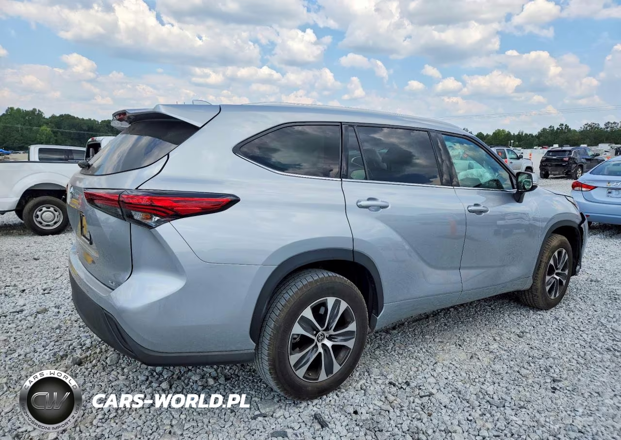 2022 Toyota Highlander Xle VIN:5TDGZRAH0NS117756 - 3