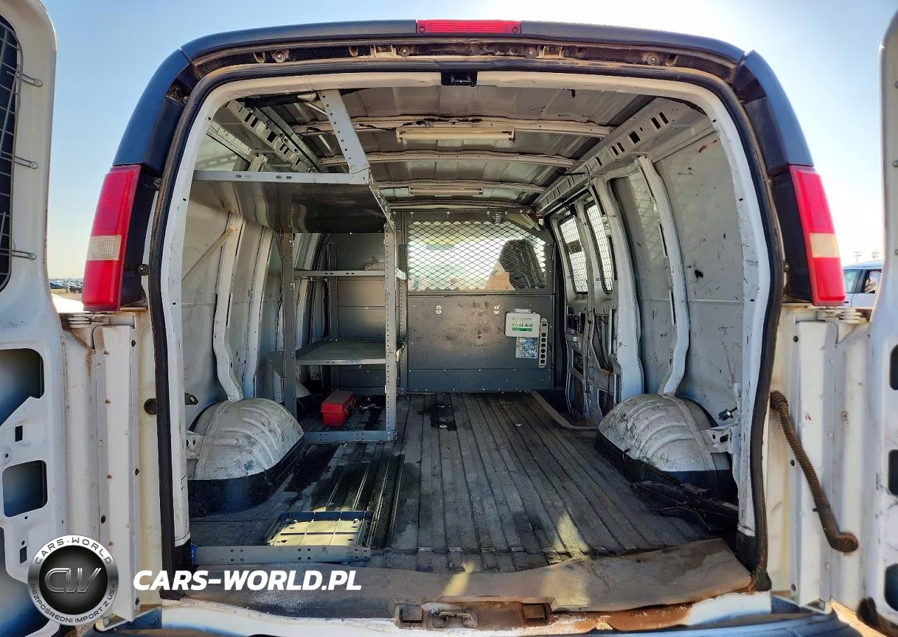 2007 Chevrolet Express G2500 VIN:1GCGG25V371105159 - 10