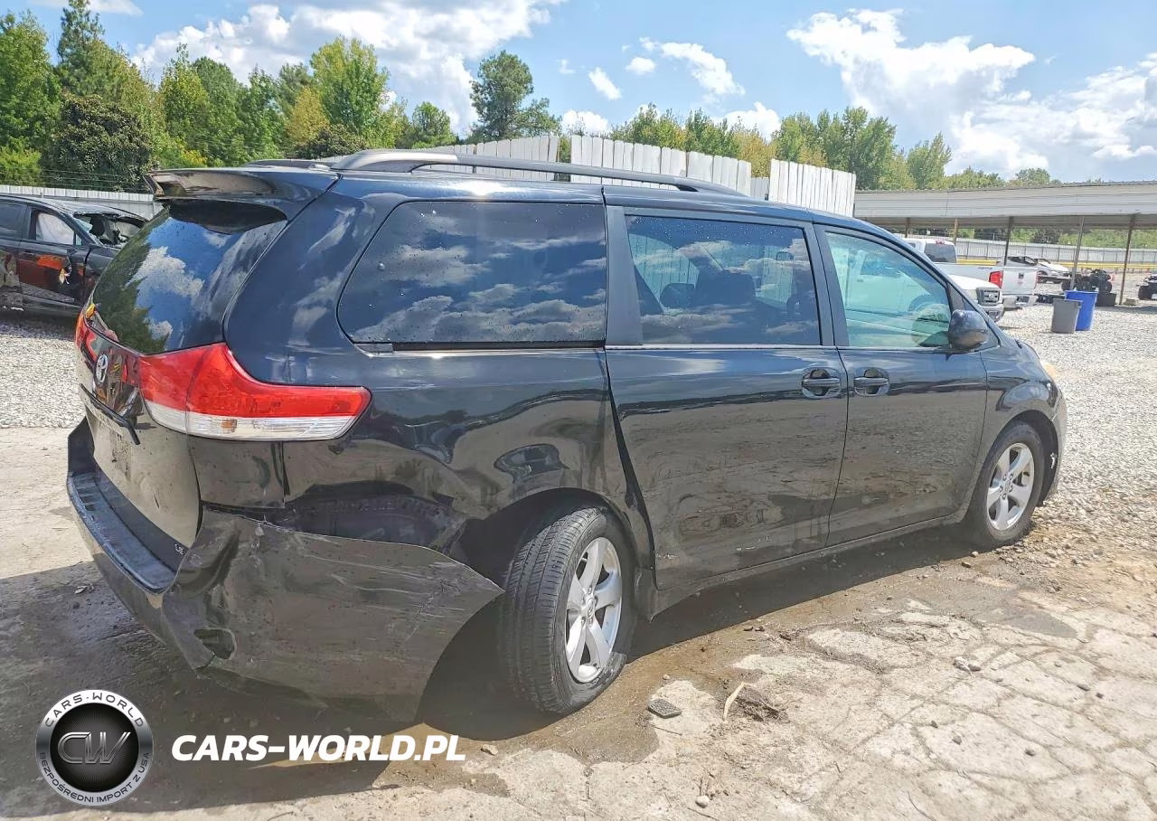 2011 Toyota Sienna Le VIN:5TDKK3DC5BS047047 - 3