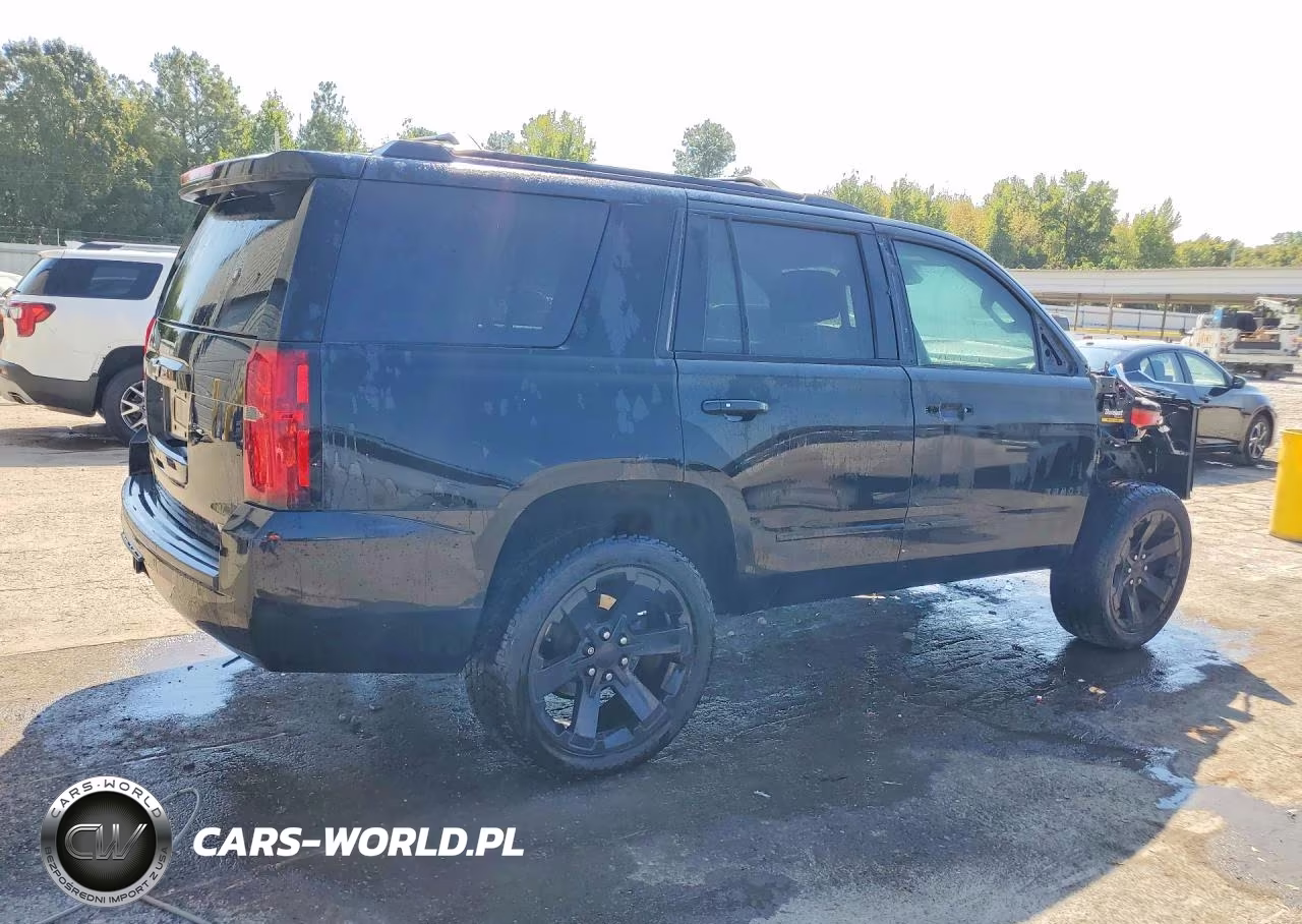 2018 Chevrolet Tahoe C1500 Premier VIN:1GNSCCKC8JR135854 - 3