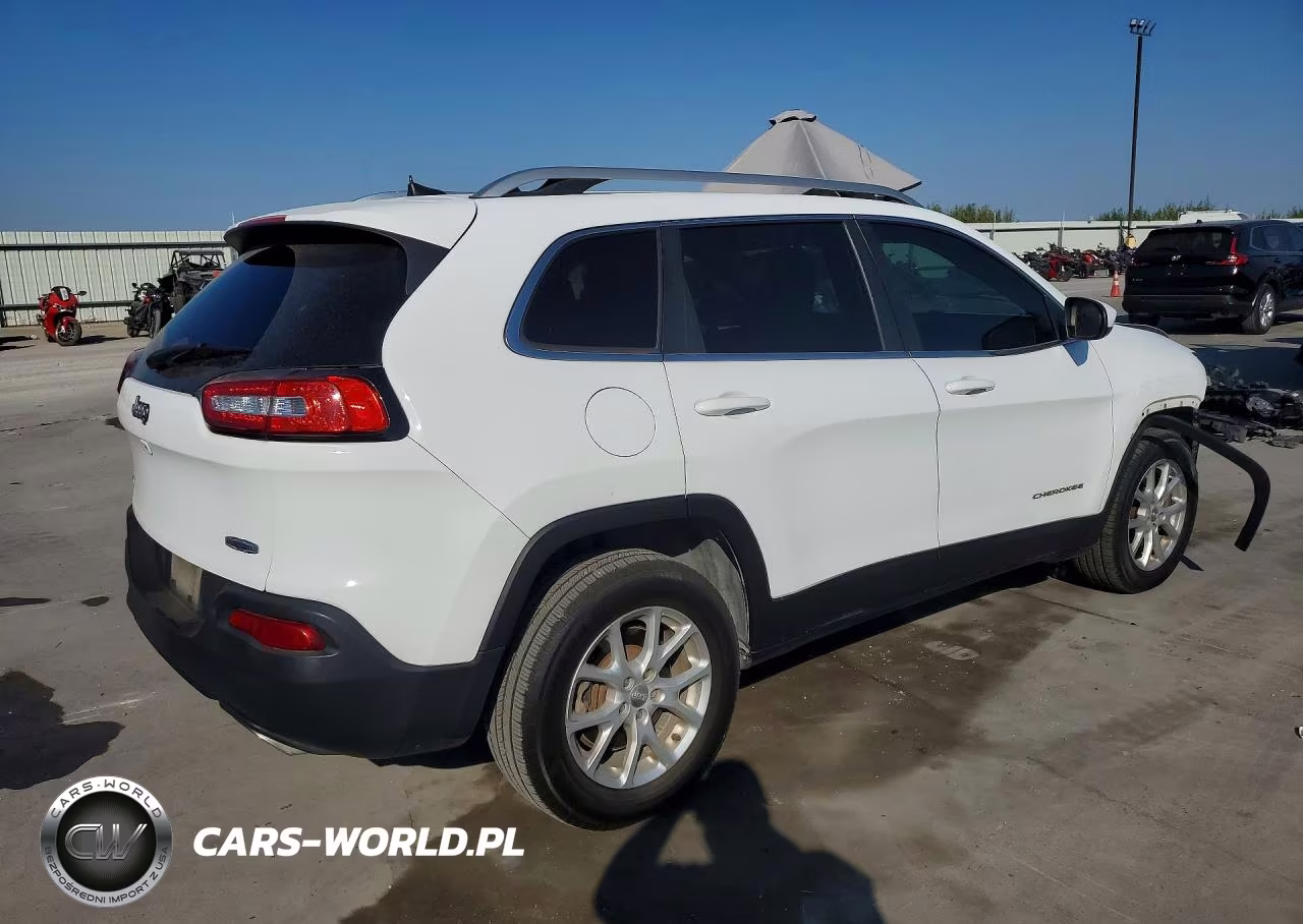 2016 Jeep Cherokee Latitude VIN:1C4PJMCS8GW157590 - 3