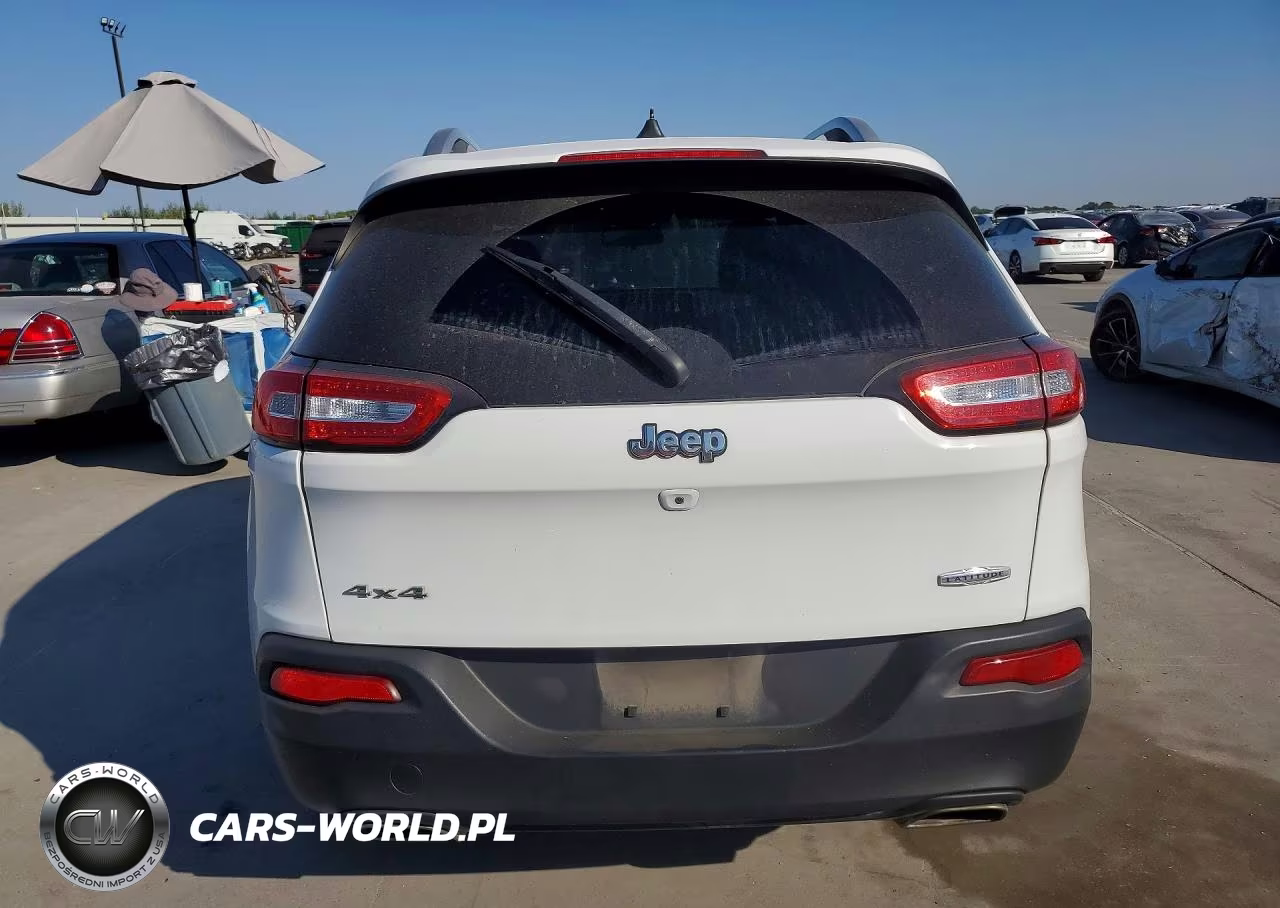 2016 Jeep Cherokee Latitude VIN:1C4PJMCS8GW157590 - 6