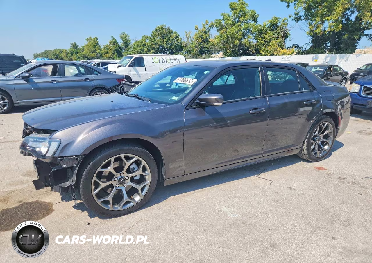 2018 Chrysler 300 S VIN:2C3CCABT5JH276015 - 1