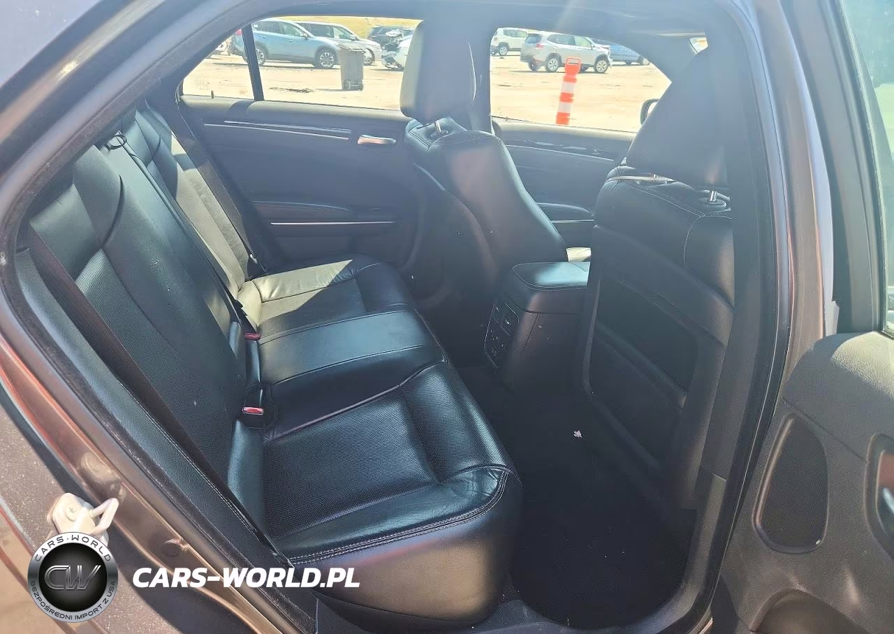 2018 Chrysler 300 S VIN:2C3CCABT5JH276015 - 10