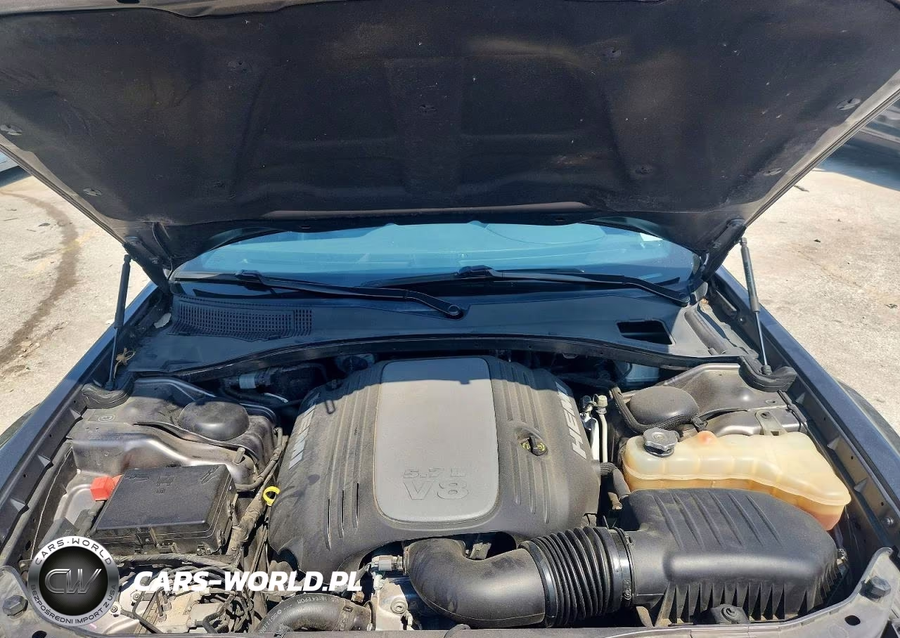 2018 Chrysler 300 S VIN:2C3CCABT5JH276015 - 11