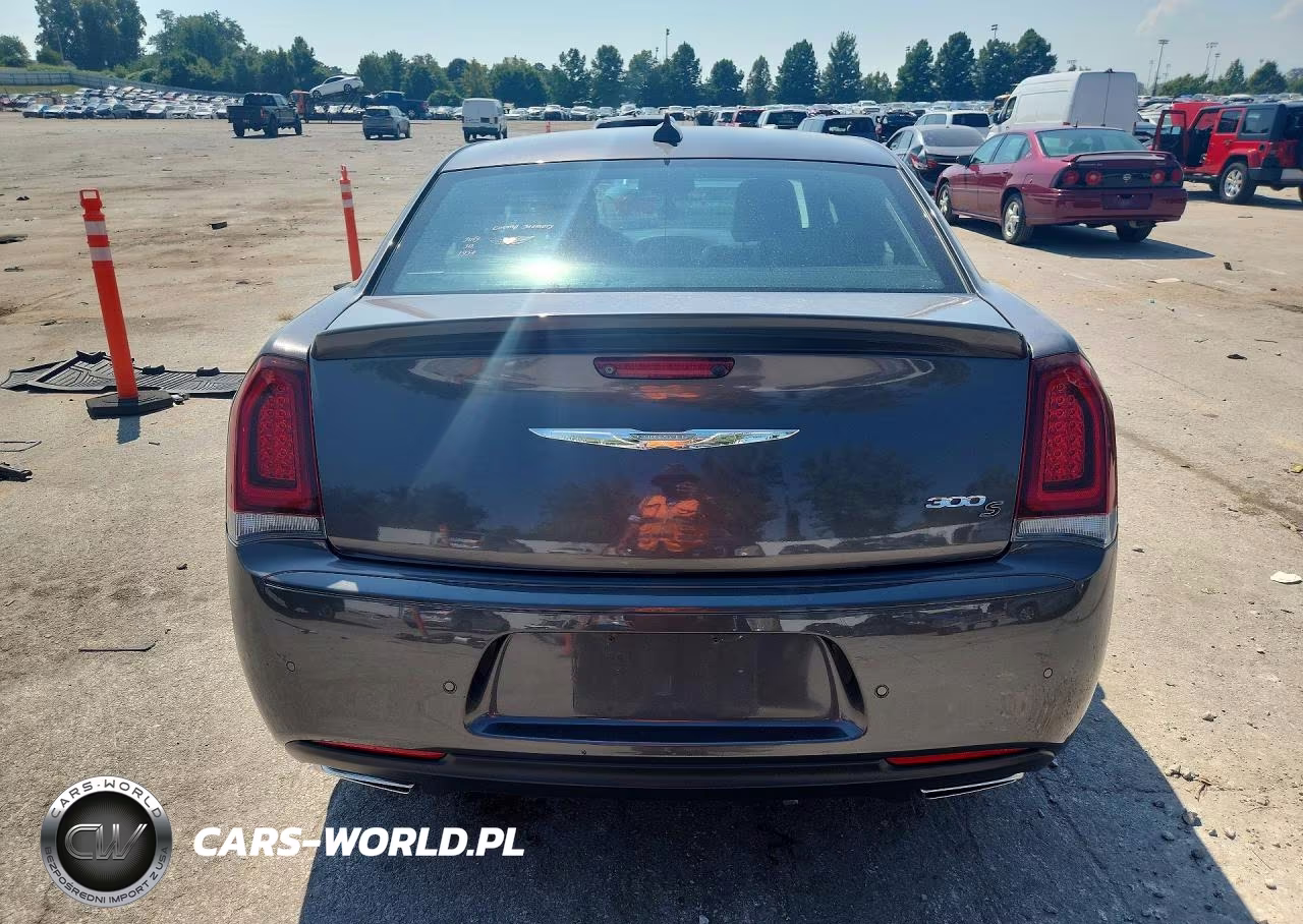 2018 Chrysler 300 S VIN:2C3CCABT5JH276015 - 6