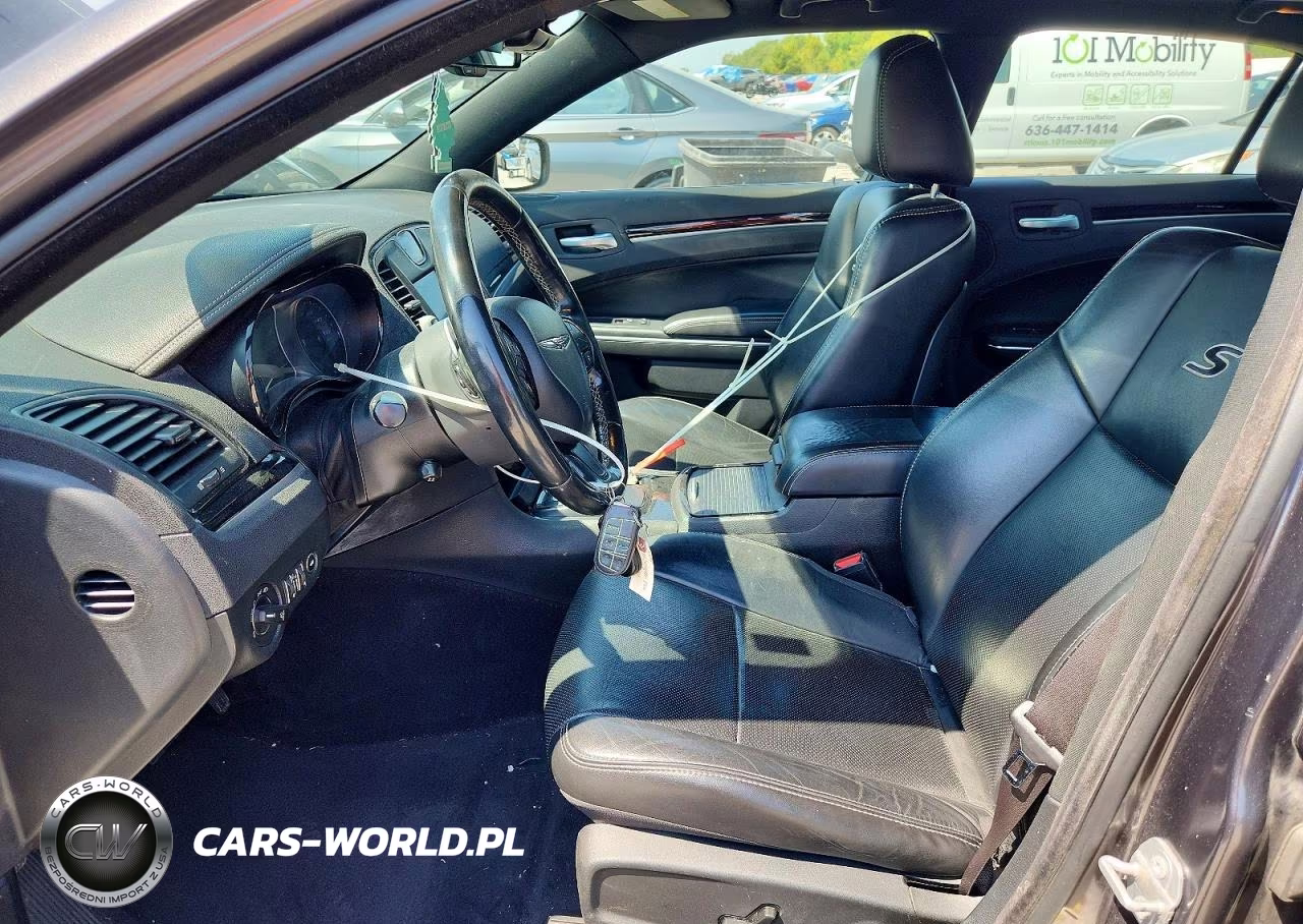 2018 Chrysler 300 S VIN:2C3CCABT5JH276015 - 7