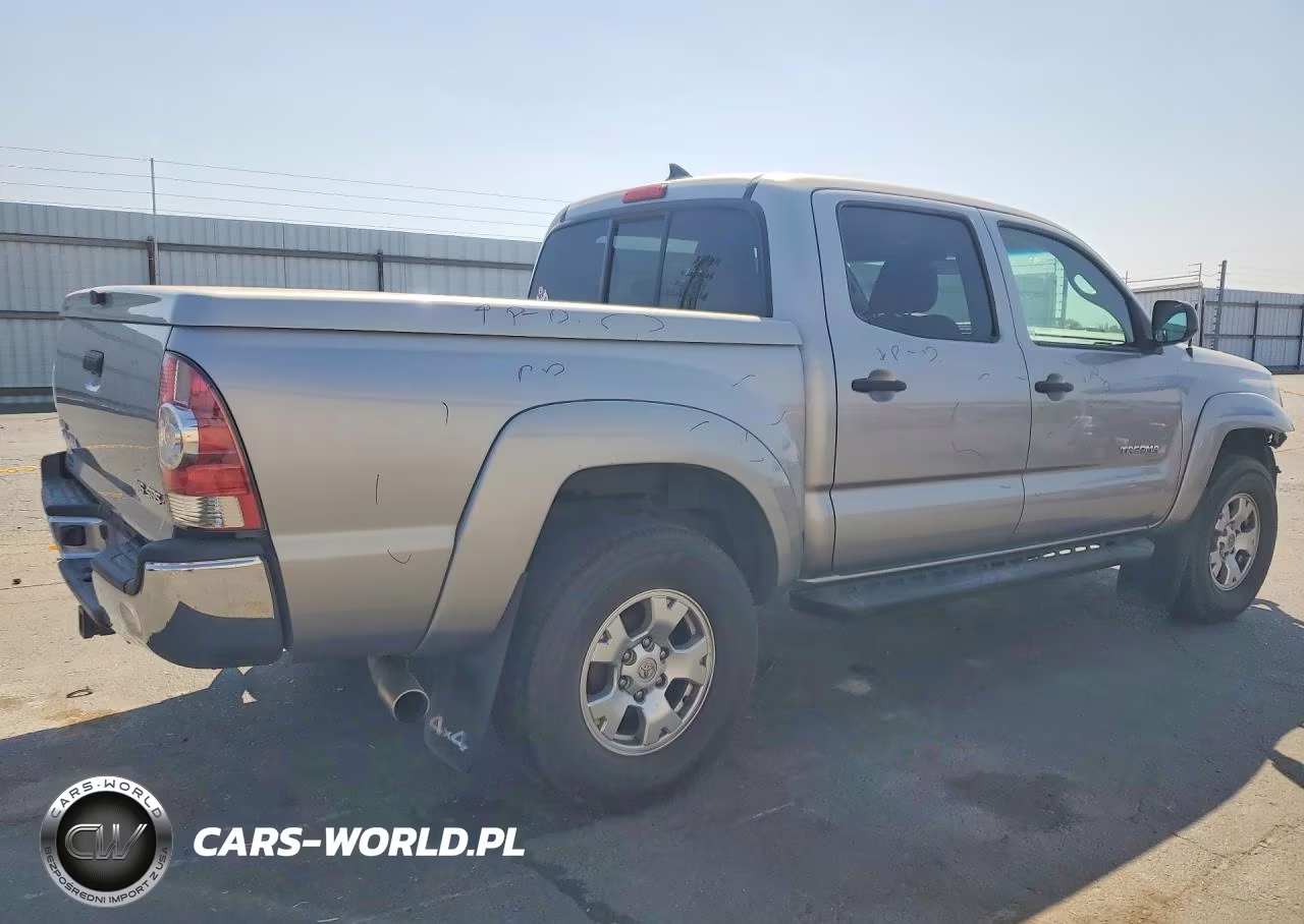 2015 Toyota Tacoma V6 VIN:3TMLU4EN2FM177572 - 3