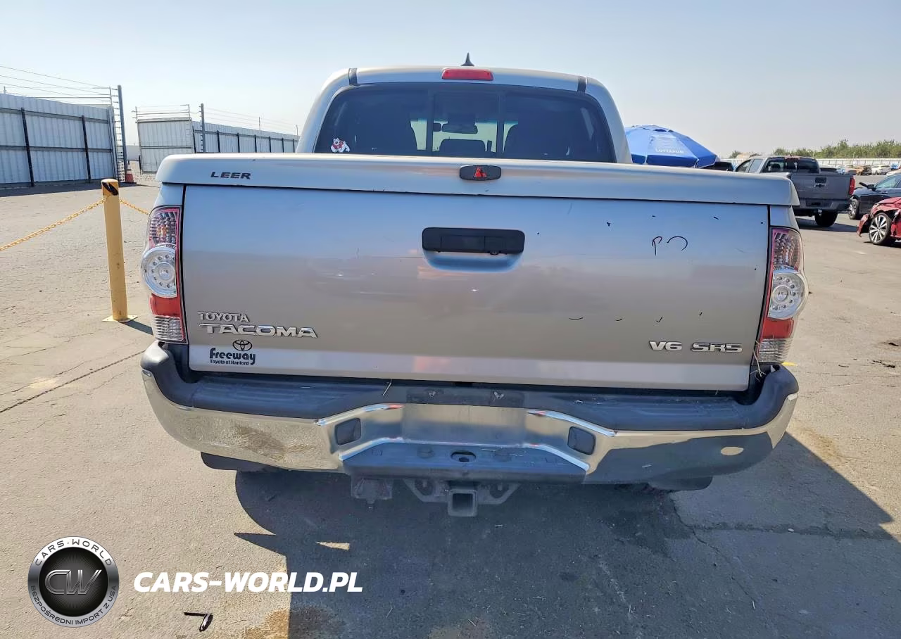 2015 Toyota Tacoma V6 VIN:3TMLU4EN2FM177572 - 6