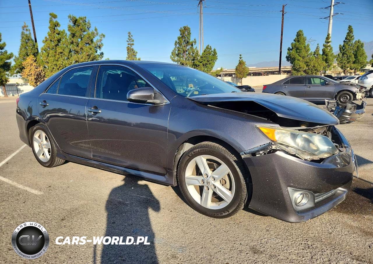 2014 Toyota Camry Se VIN:4T1BF1FK5EU400329 - 4