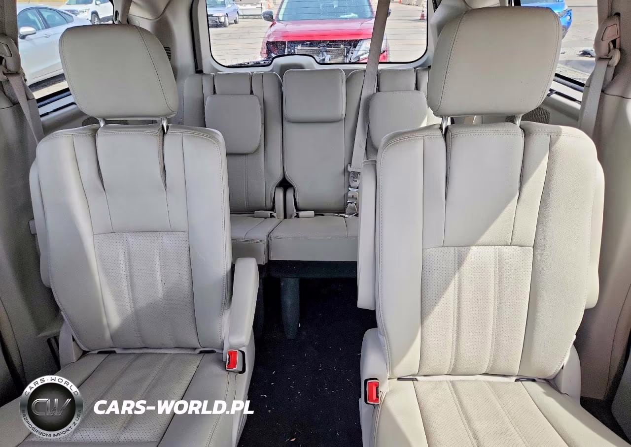 2016 Chrysler Town & Country Touring L VIN:2C4RC1CGXGR223210 - 10