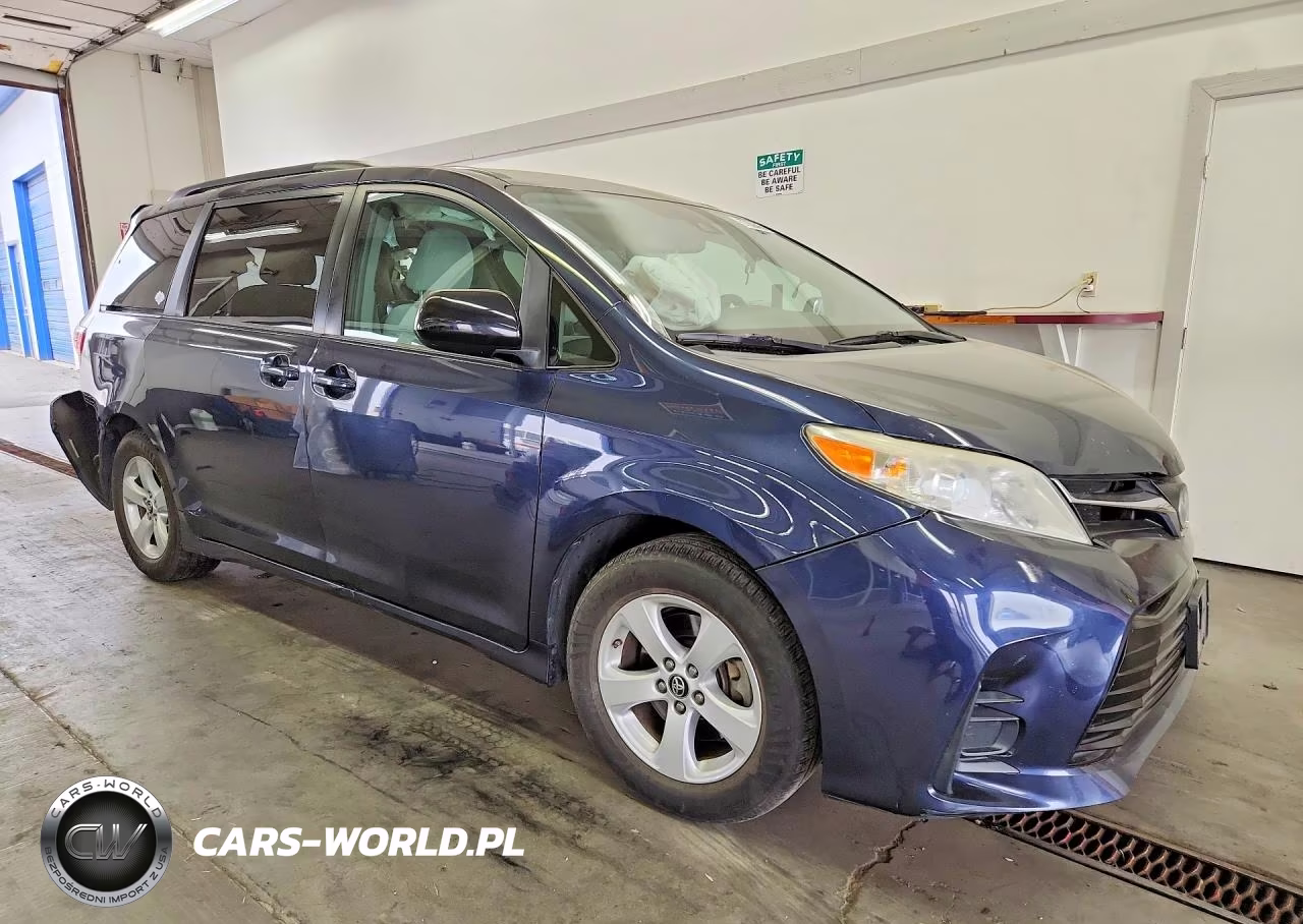 2018 Toyota Sienna Le VIN:5TDKZ3DC1JS923607 - 4