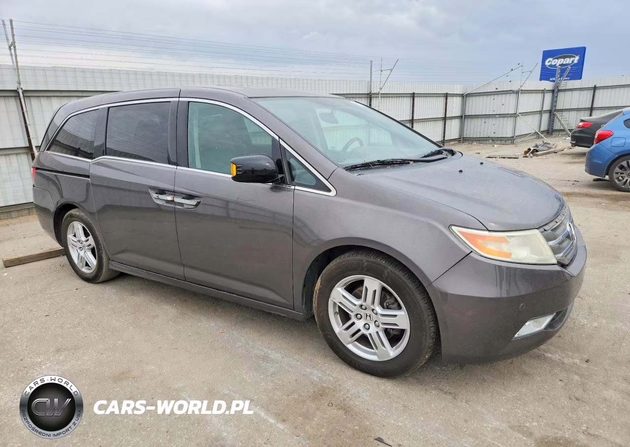 2013 Honda Odyssey Touring VIN:5FNRL5H94DB071482 - 4
