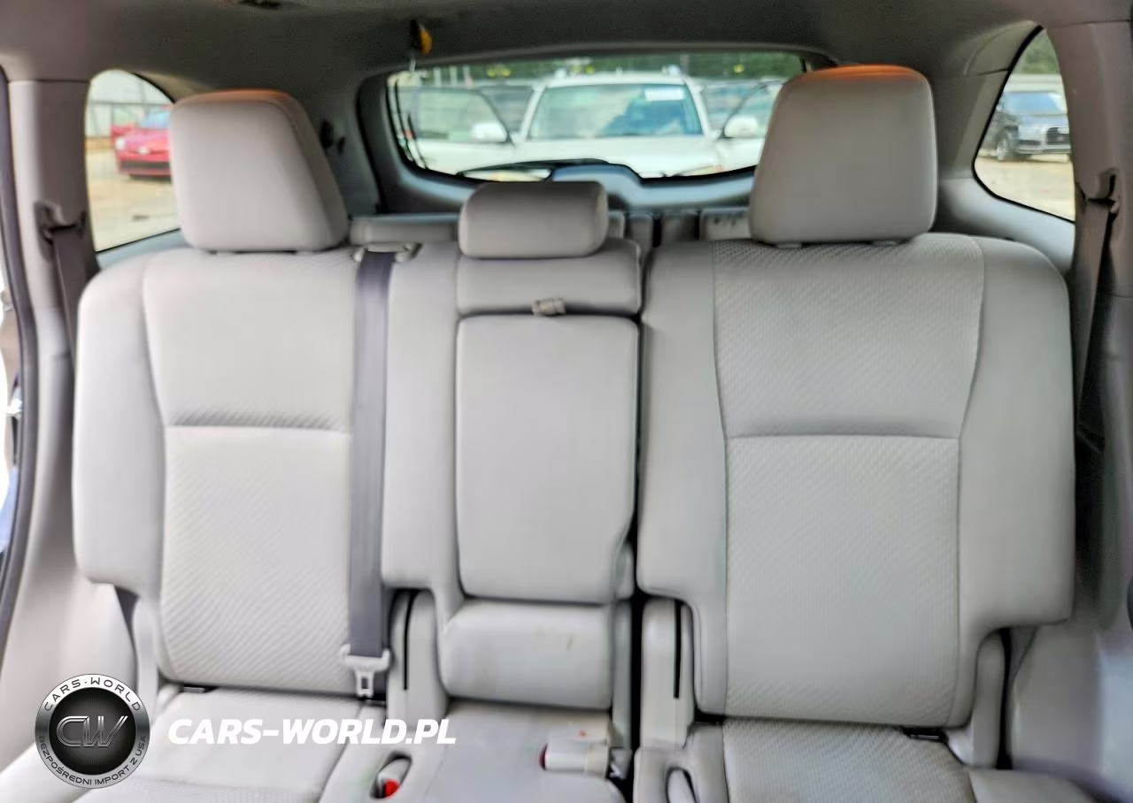 2018 Toyota Highlander Le VIN:5TDZZRFH5JS238021 - 10