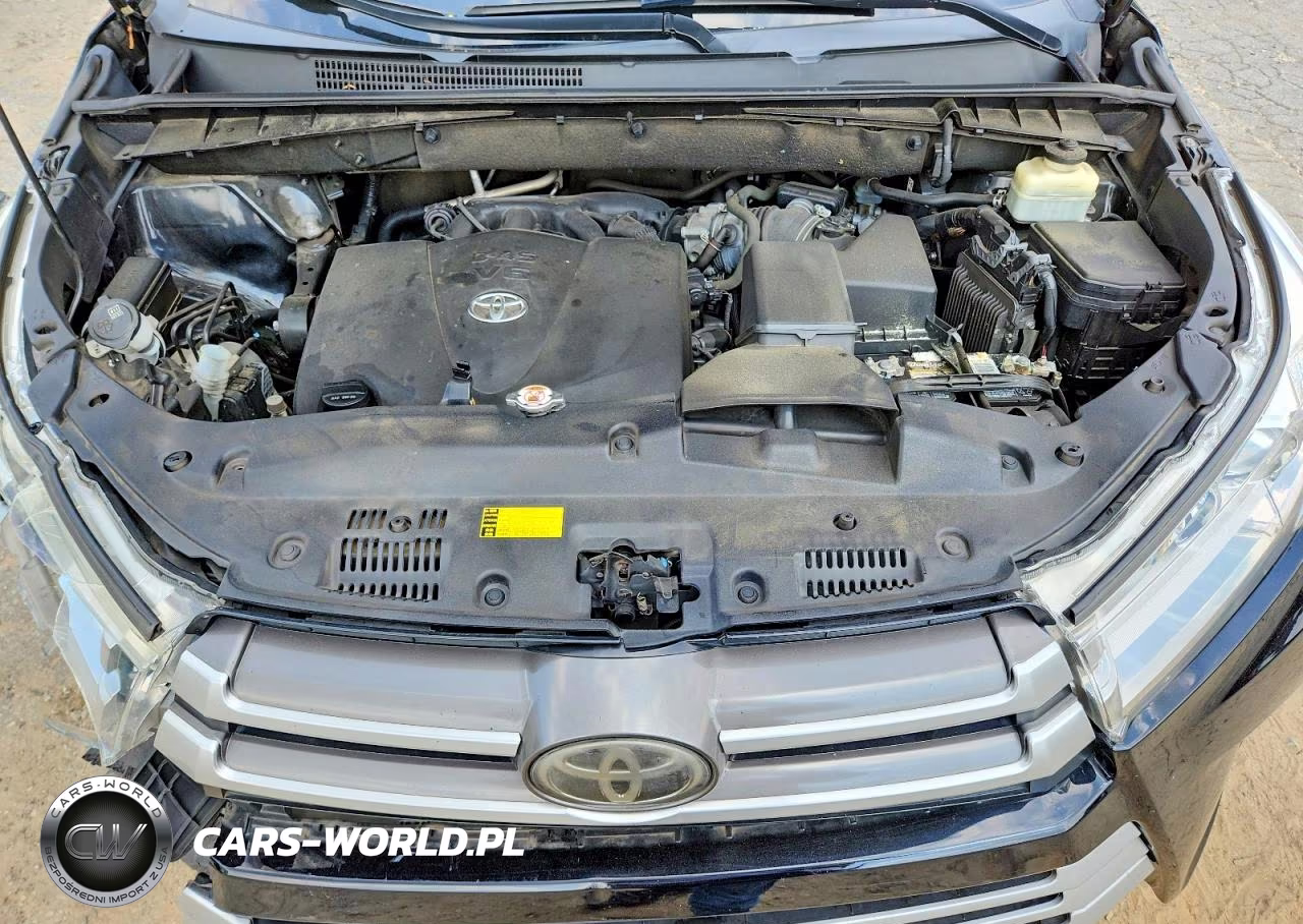 2018 Toyota Highlander Le VIN:5TDZZRFH5JS238021 - 12