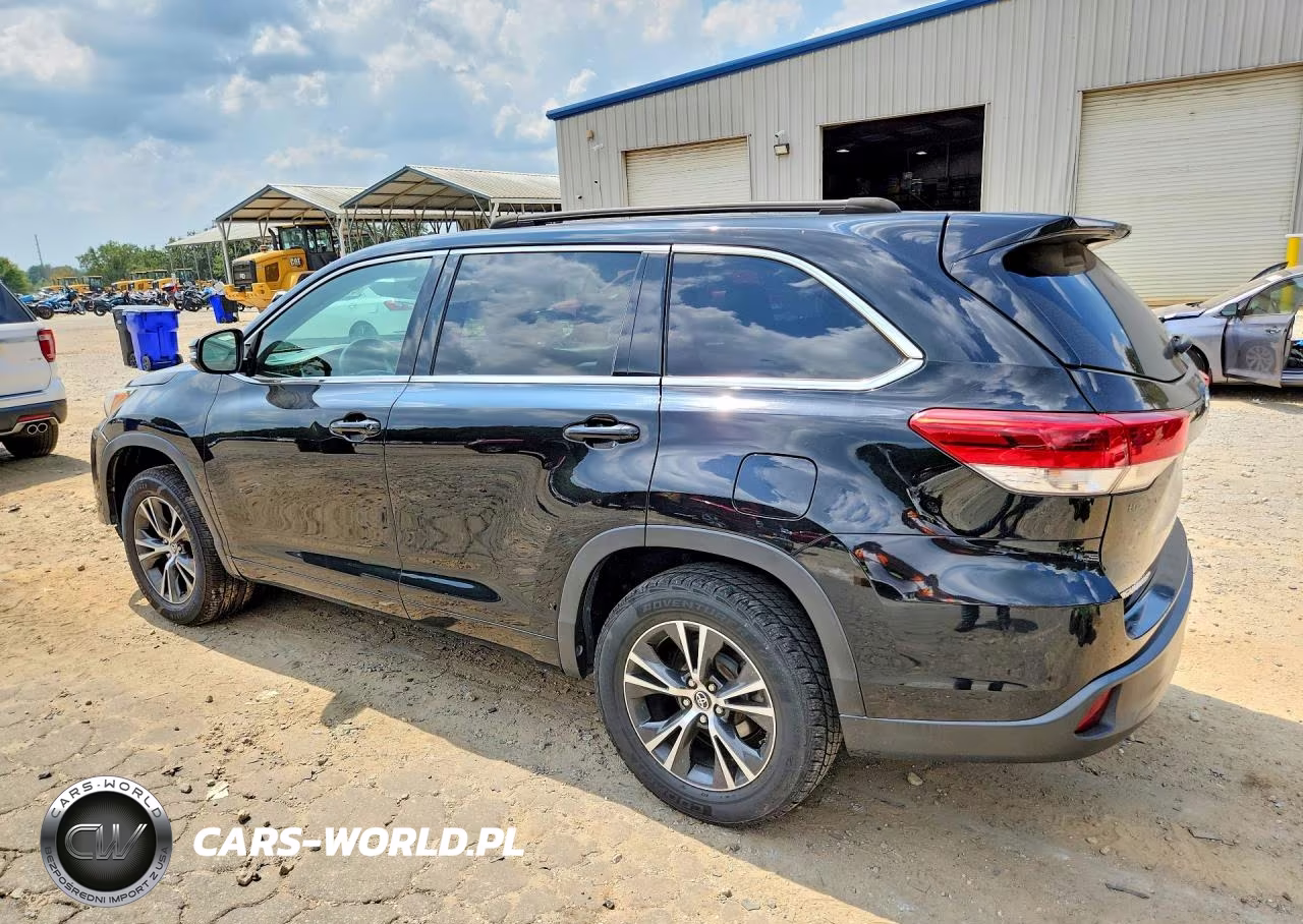 2018 Toyota Highlander Le VIN:5TDZZRFH5JS238021 - 2
