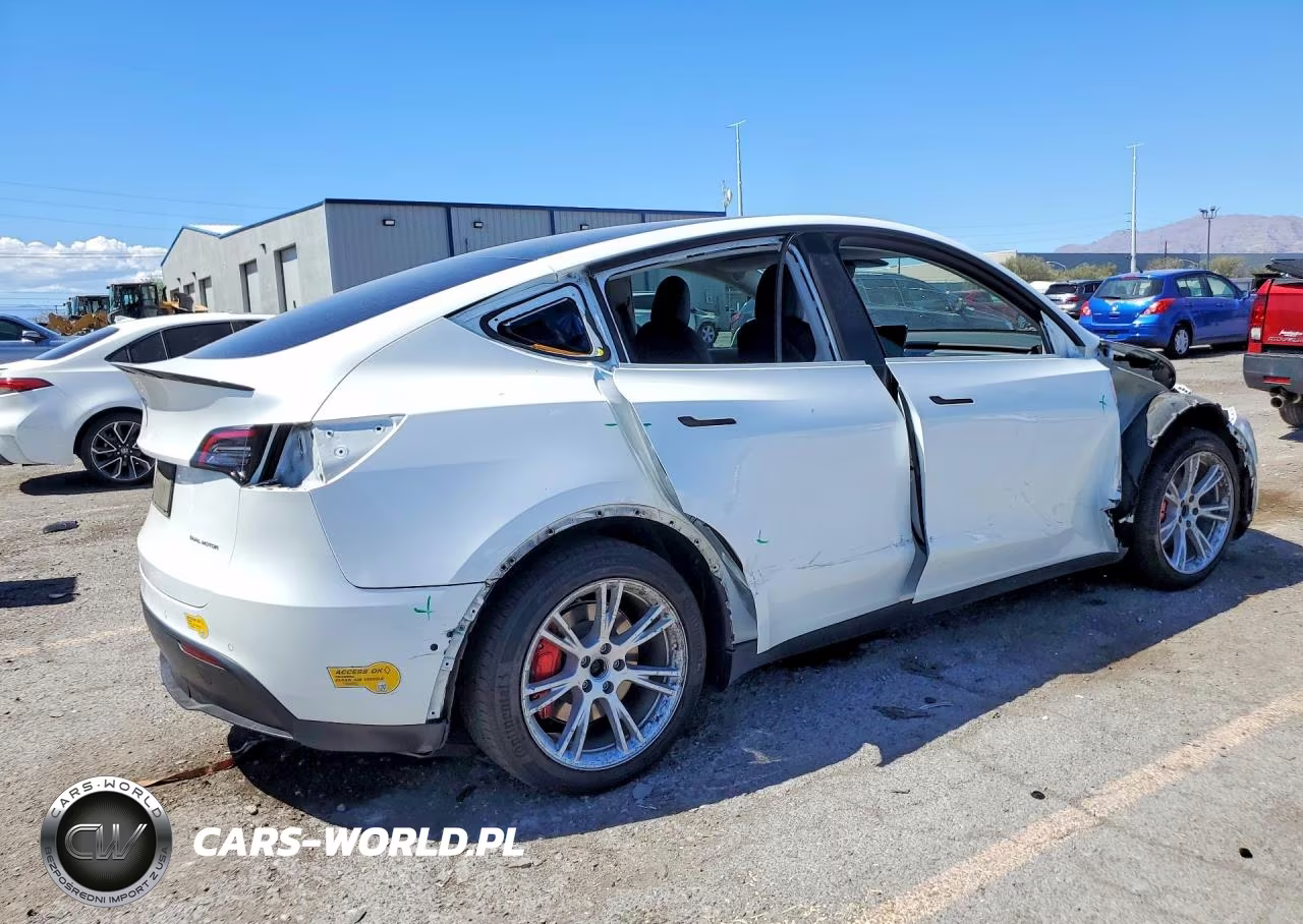 2021 Tesla Model Y VIN:5YJYGAEE1MF286604 - 3