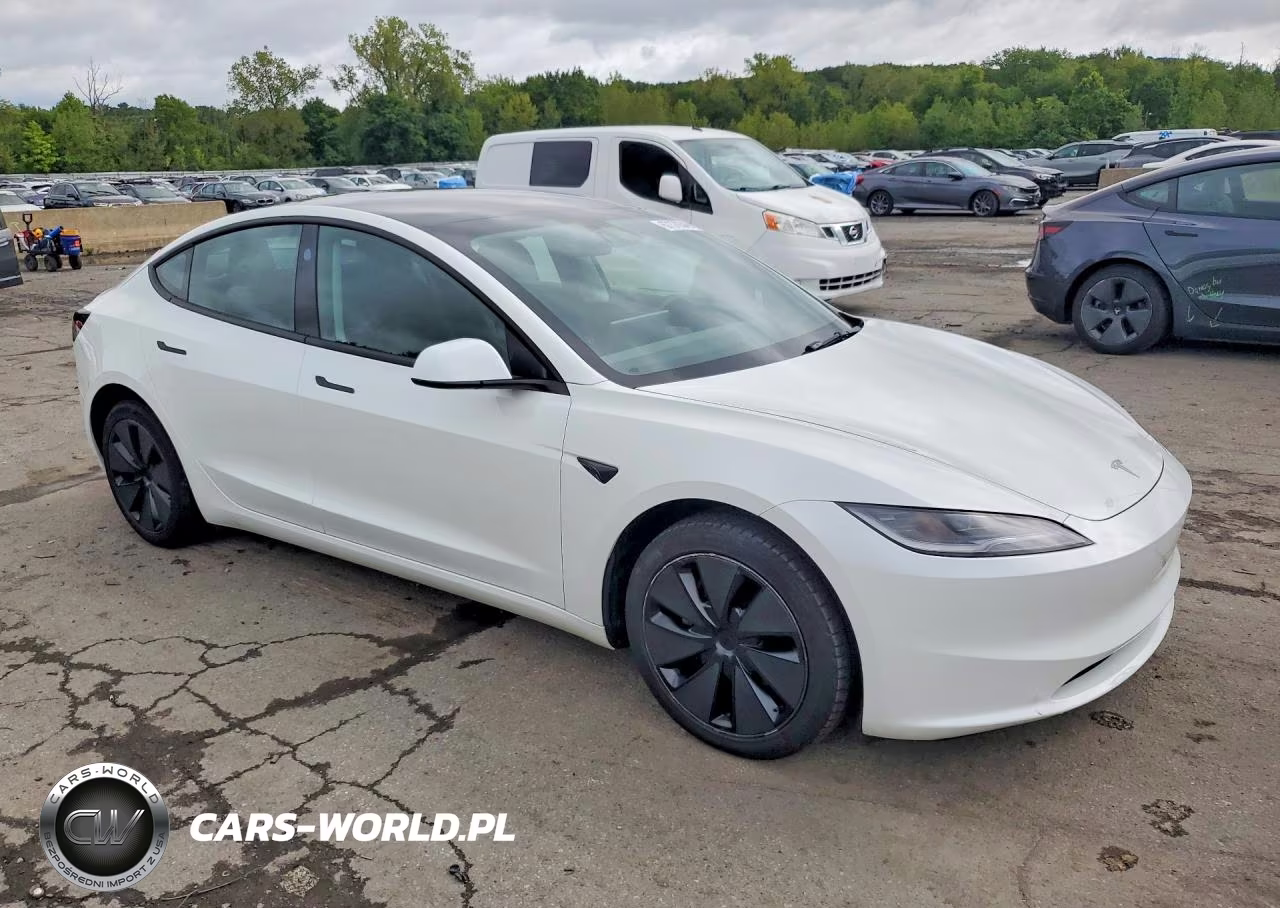 2025 Tesla Model 3 VIN:5YJ3E1EB9SF005944 - 4