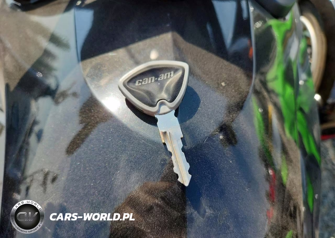 2012 Can-Am Spyder Roa VIN:2BXJALA1XCV000566 - 8