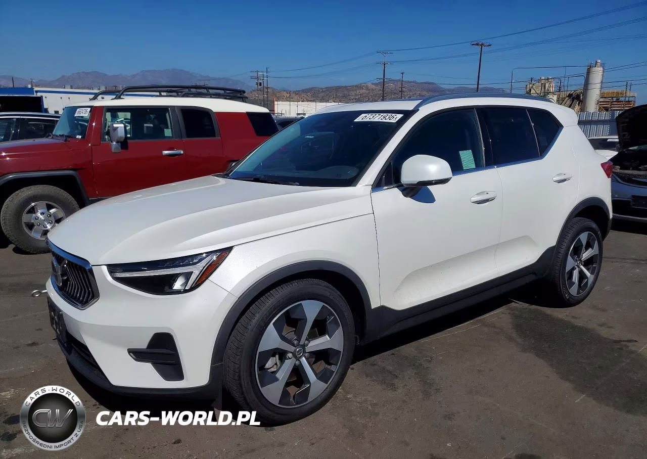 2025 Volvo Xc40 Core – zdjęcie 1 z 13