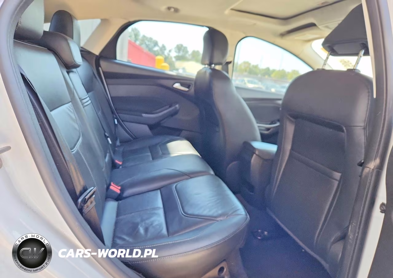 2016 Ford Focus Se VIN:1FADP3K24GL369360 - 10