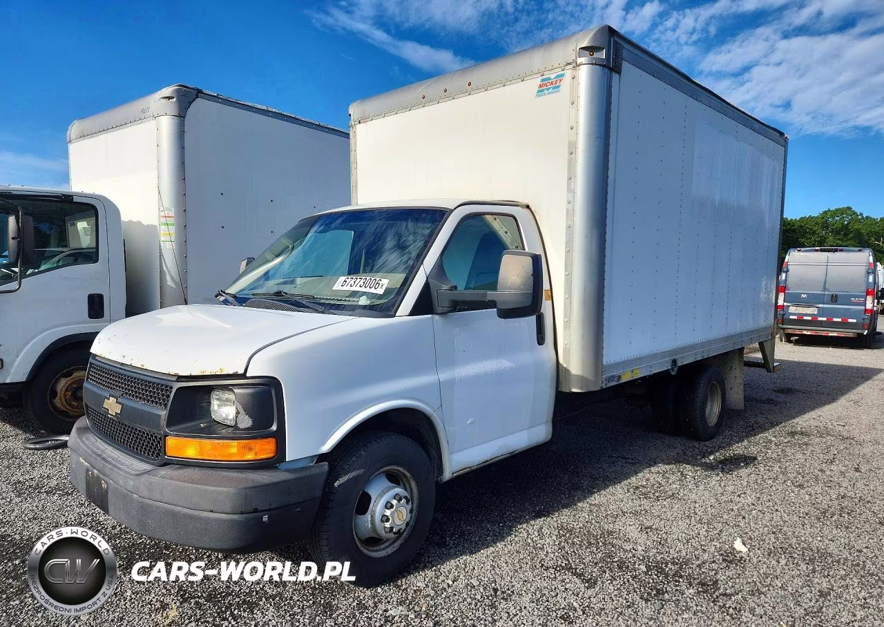 2015 Chevrolet Express Box Truck