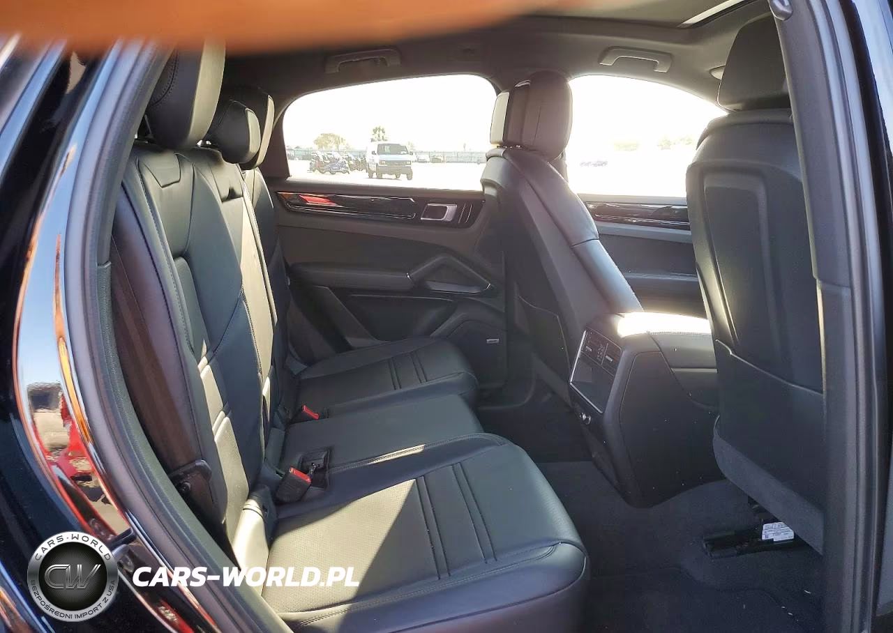 2021 Porsche Cayenne Coupe VIN:WP1BA2AYXMDA42873 - 11