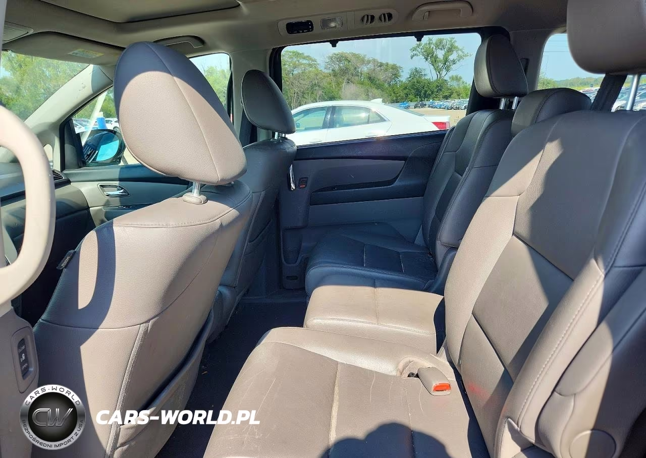 2015 Honda Odyssey Touring VIN:5FNRL5H96FB120751 - 11
