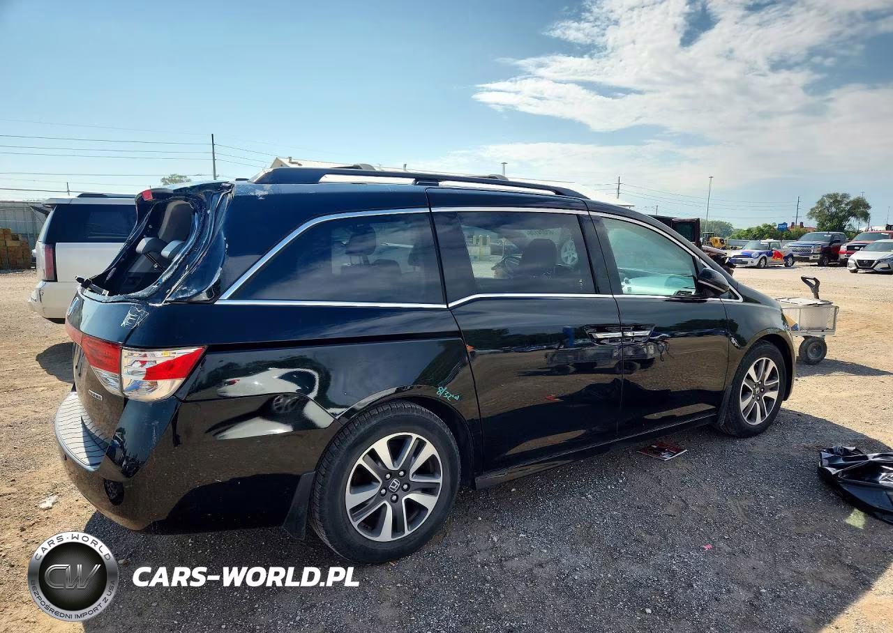 2015 Honda Odyssey Touring VIN:5FNRL5H96FB120751 - 3