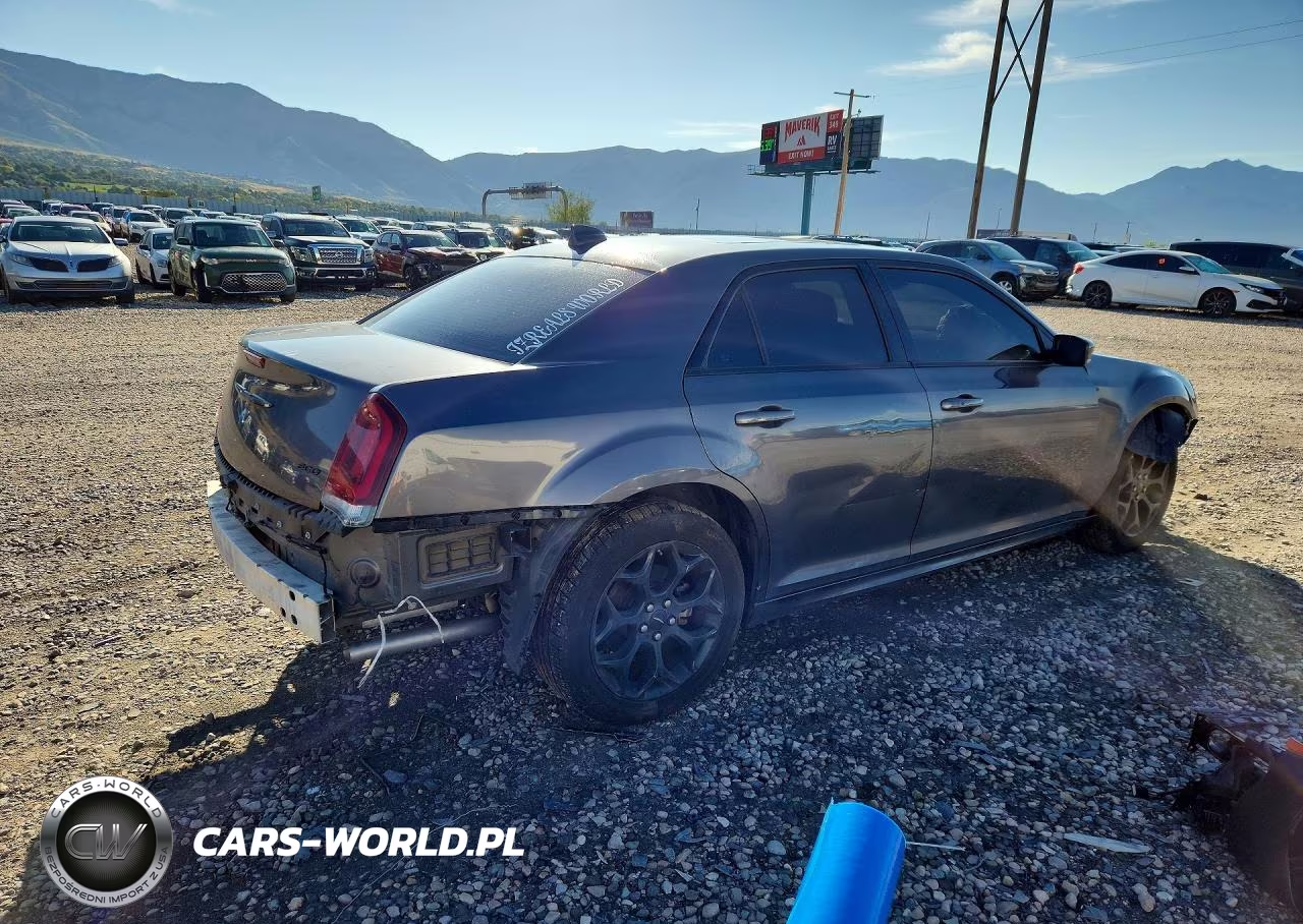 2022 Chrysler 300 Touring L VIN:2C3CCASG0NH236921 - 3