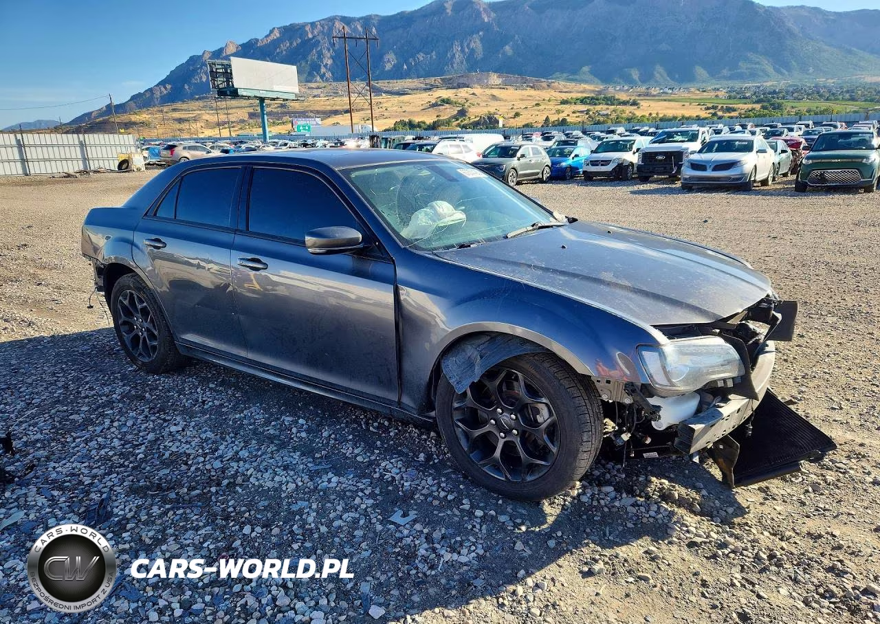 2022 Chrysler 300 Touring L VIN:2C3CCASG0NH236921 - 4