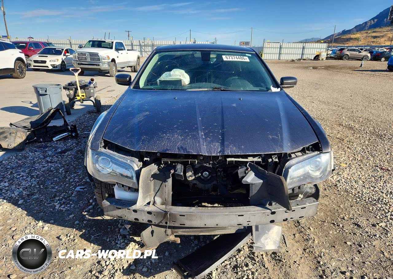 2022 Chrysler 300 Touring L VIN:2C3CCASG0NH236921 - 5