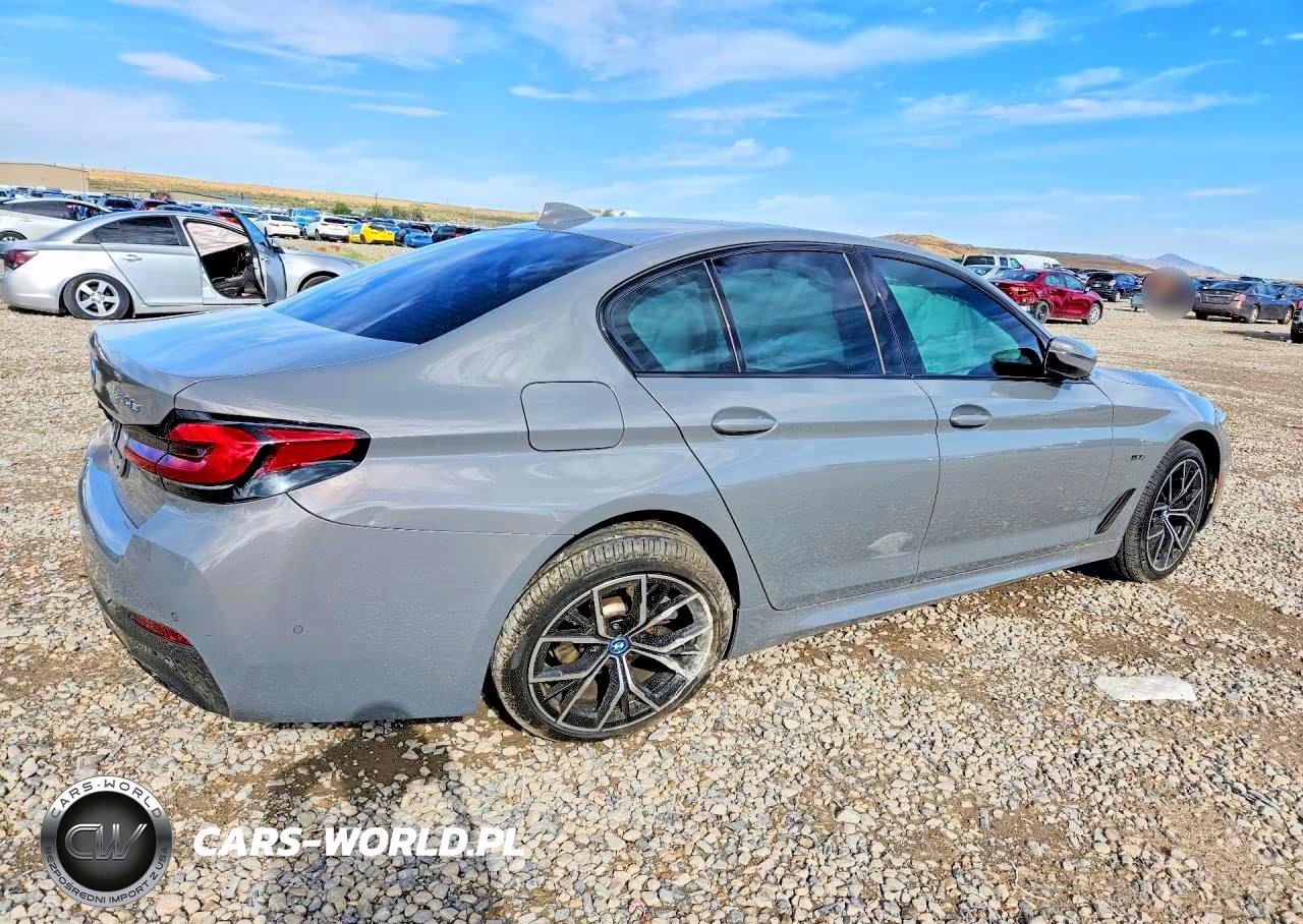 2022 BMW 530Xe VIN:WBA33AG0XNCJ91736 - 3