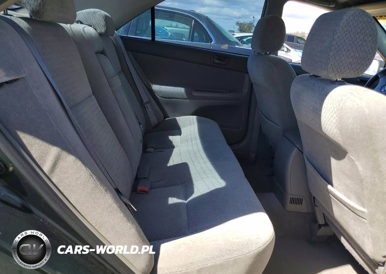 2002 Toyota Camry Le VIN:JTDBE32K820076692 - 10