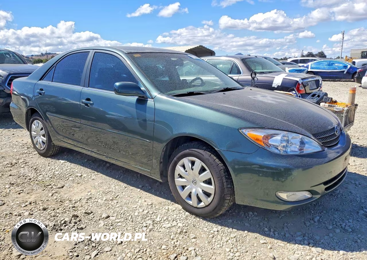 2002 Toyota Camry Le VIN:JTDBE32K820076692 - 4