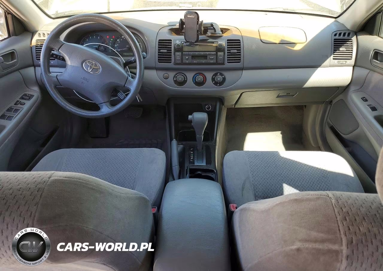 2002 Toyota Camry Le VIN:JTDBE32K820076692 - 8