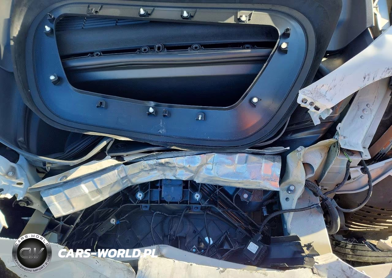 2020 Tesla Model Y VIN:5YJYGDEE6LF043015 - 11