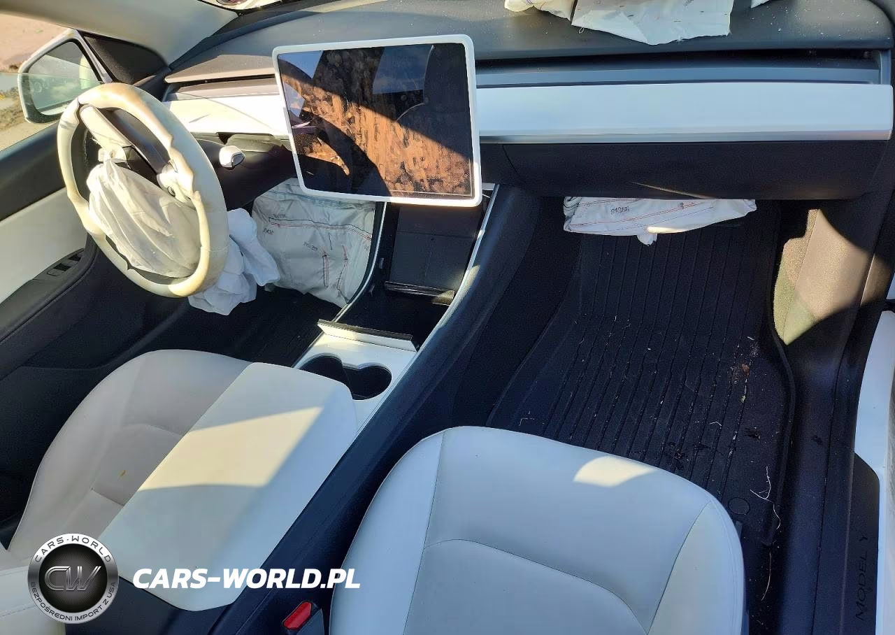 2020 Tesla Model Y VIN:5YJYGDEE6LF043015 - 8