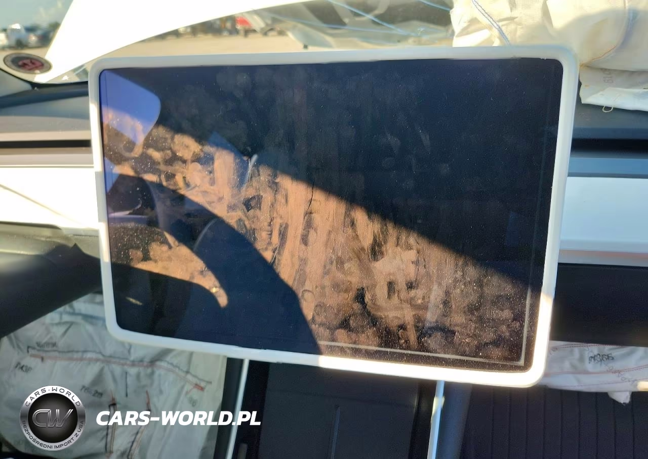 2020 Tesla Model Y VIN:5YJYGDEE6LF043015 - 9