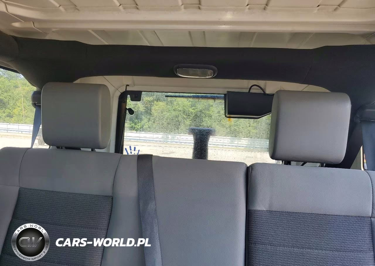 2010 Jeep Wrangler Unlimited Sahara VIN:1J4BA5H17AL116130 - 10