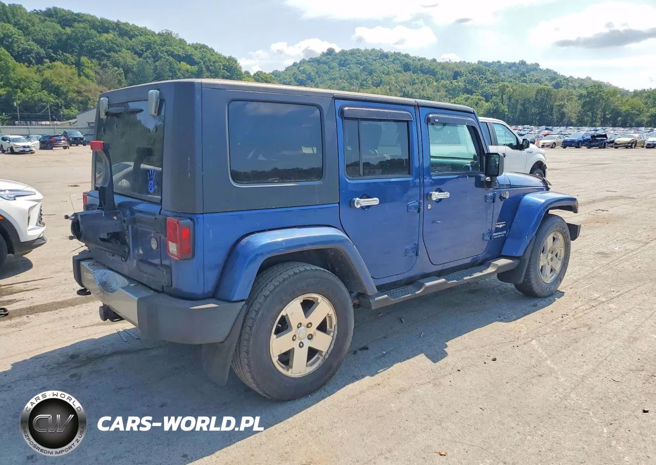 2010 Jeep Wrangler Unlimited Sahara VIN:1J4BA5H17AL116130 - 3