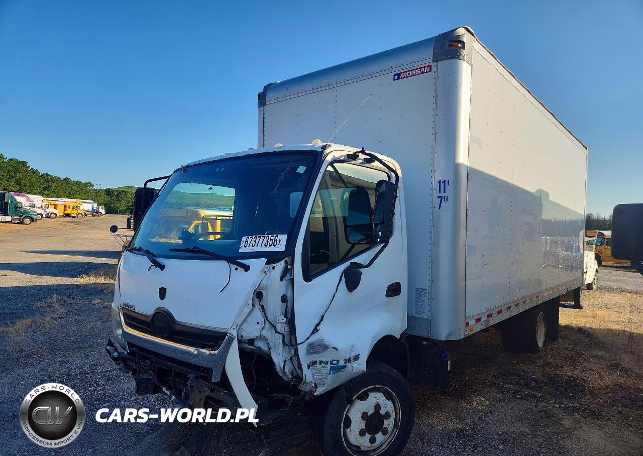 2018 Hino 195 Box Truck