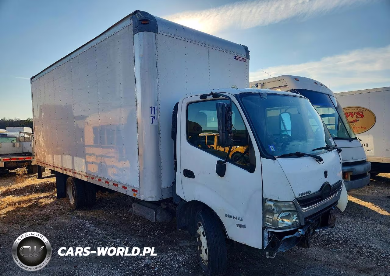 2018 Hino 195 Box Truck VIN:JHHSDM2H6JK006797 - 4