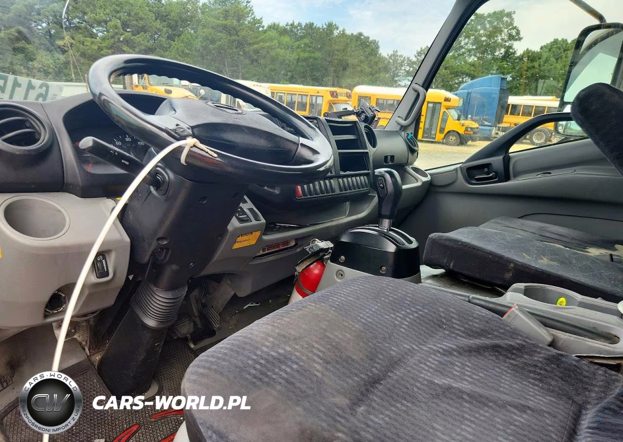 2018 Hino 195 Box Truck VIN:JHHSDM2H6JK006797 - 8