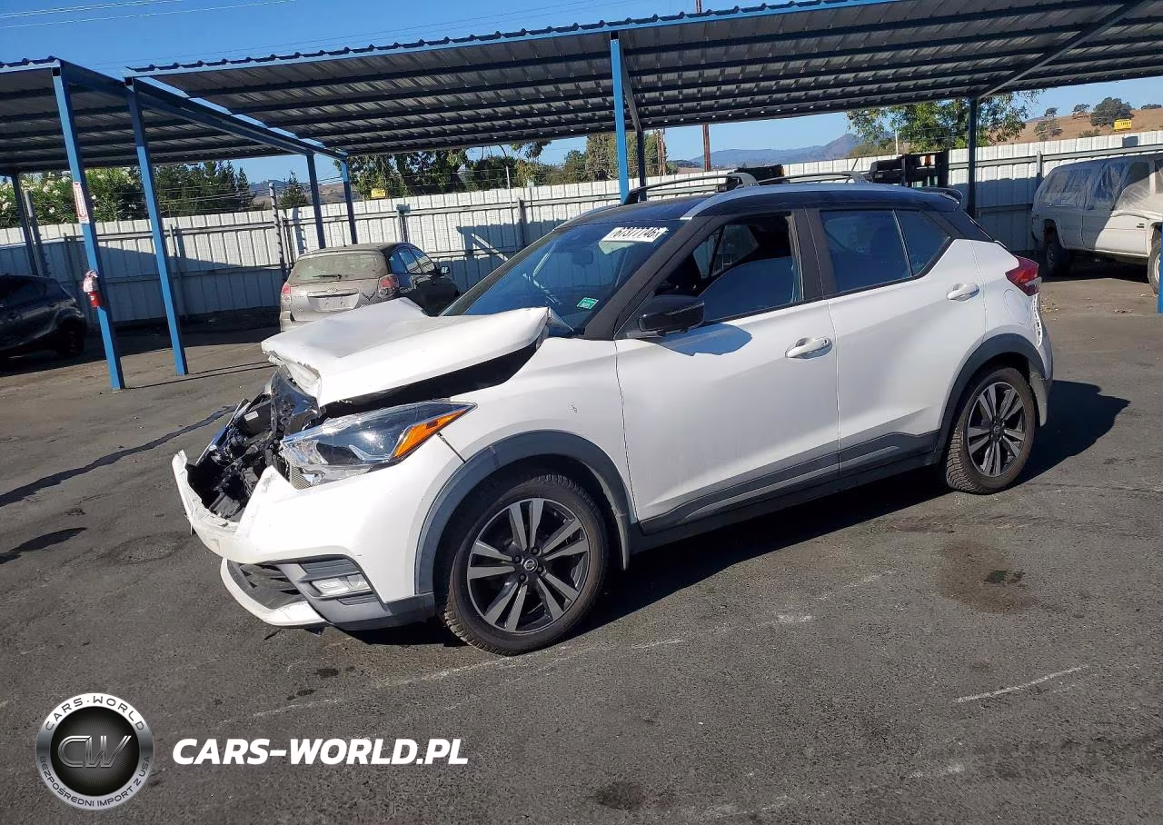2020 Nissan Kicks Sr