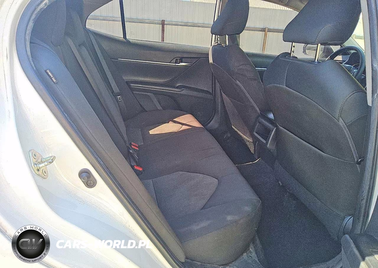 2019 Toyota Camry Le VIN:4T1B11HK3KU263107 - 10