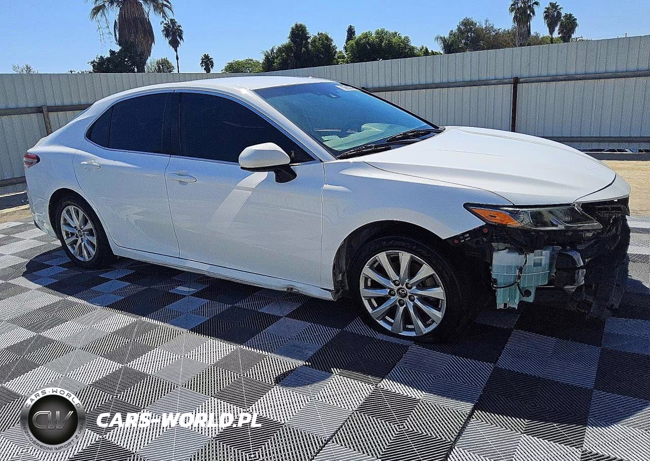 2019 Toyota Camry Le VIN:4T1B11HK3KU263107 - 4