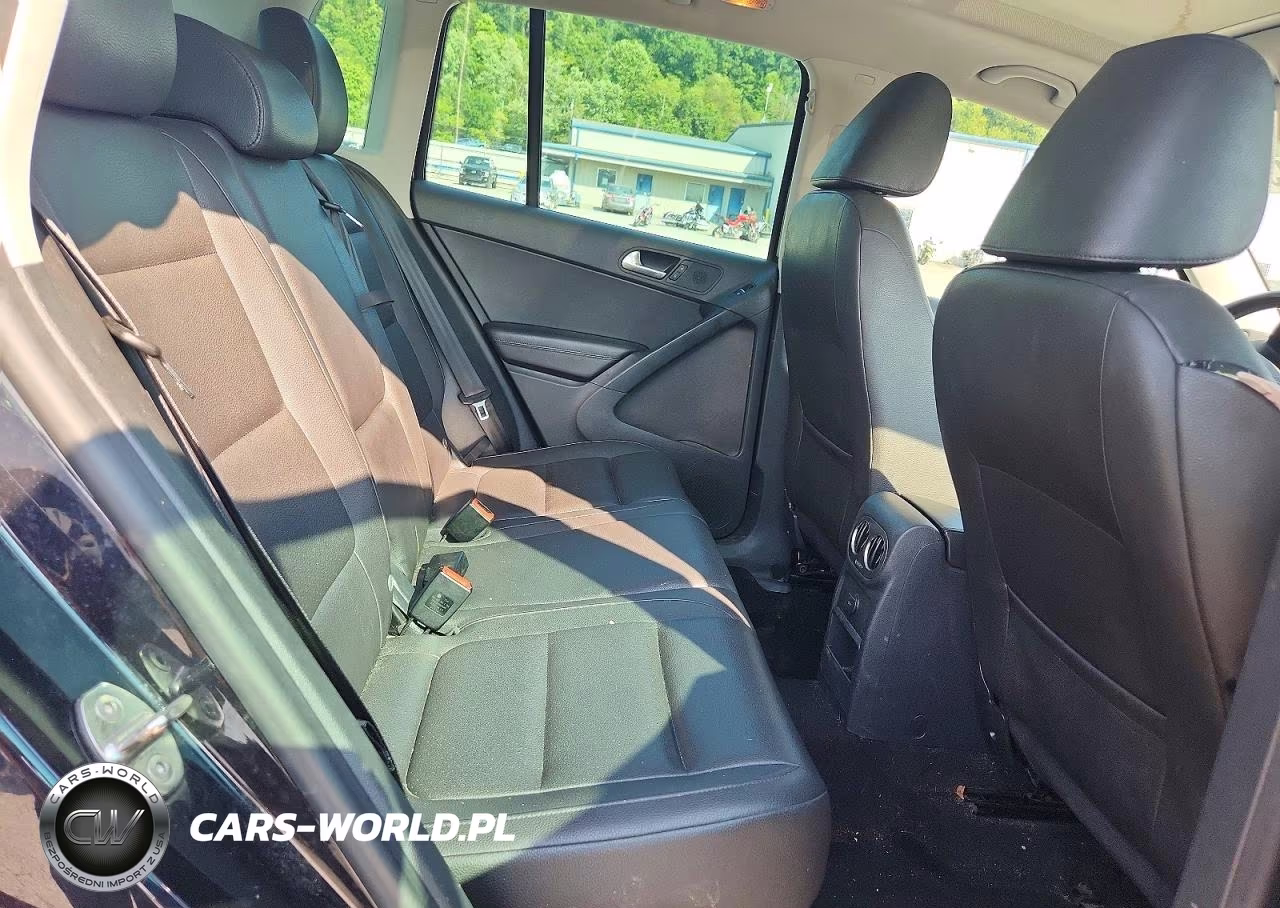 2017 Volkswagen Tiguan Wolfsburg VIN:WVGSV7AXXHK008939 - 11