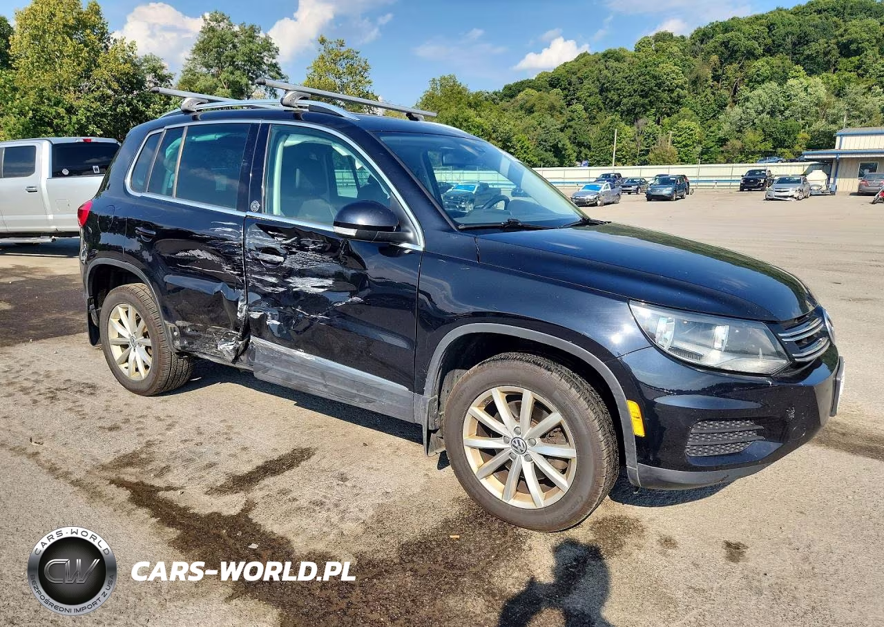 2017 Volkswagen Tiguan Wolfsburg VIN:WVGSV7AXXHK008939 - 4